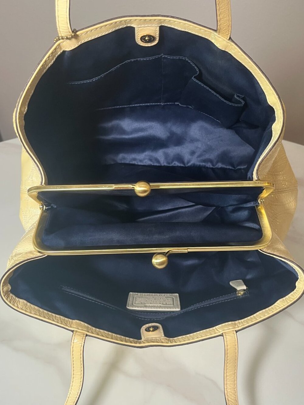 Coach Signature Stitched Pale Yellow Patent Leather Kisslock Carryall F19215 - Picture 13 of 16